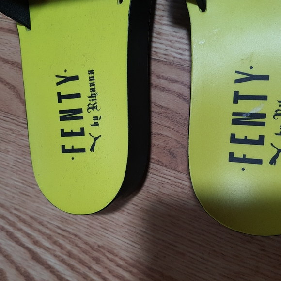 Fenty x Puma by Rihanna Slides - Picture 2 of 3